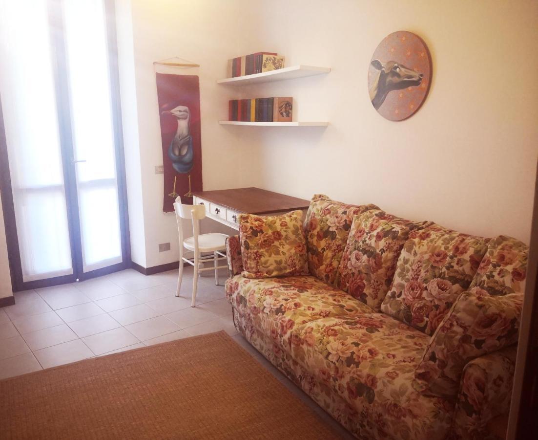 Residenza Esse Villa Angera Eksteriør bilde