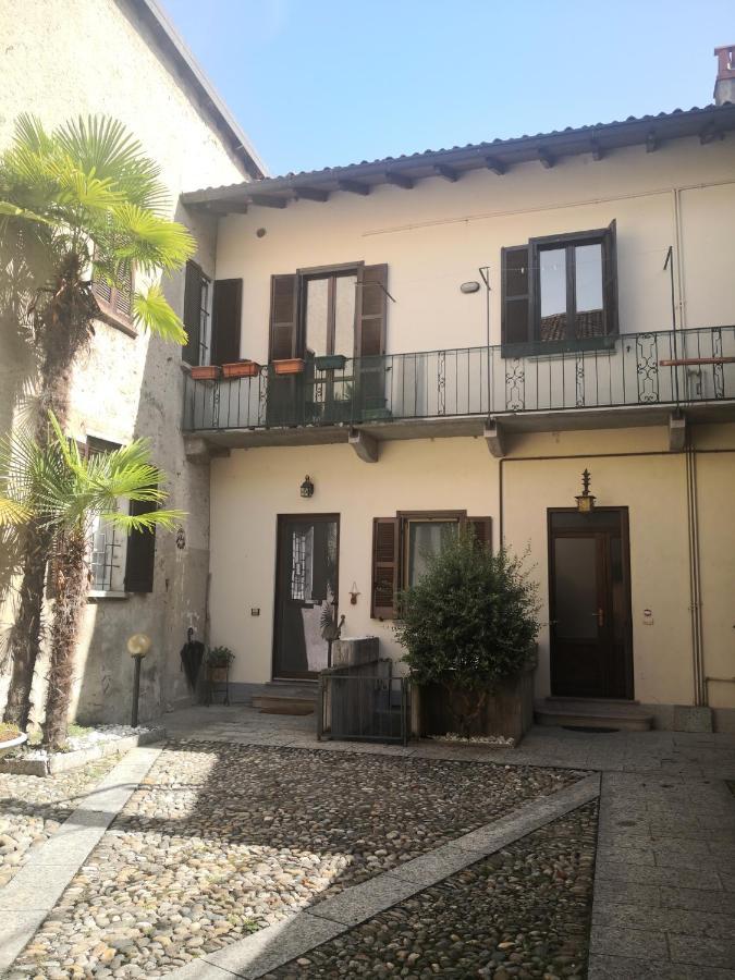 Residenza Esse Villa Angera Eksteriør bilde