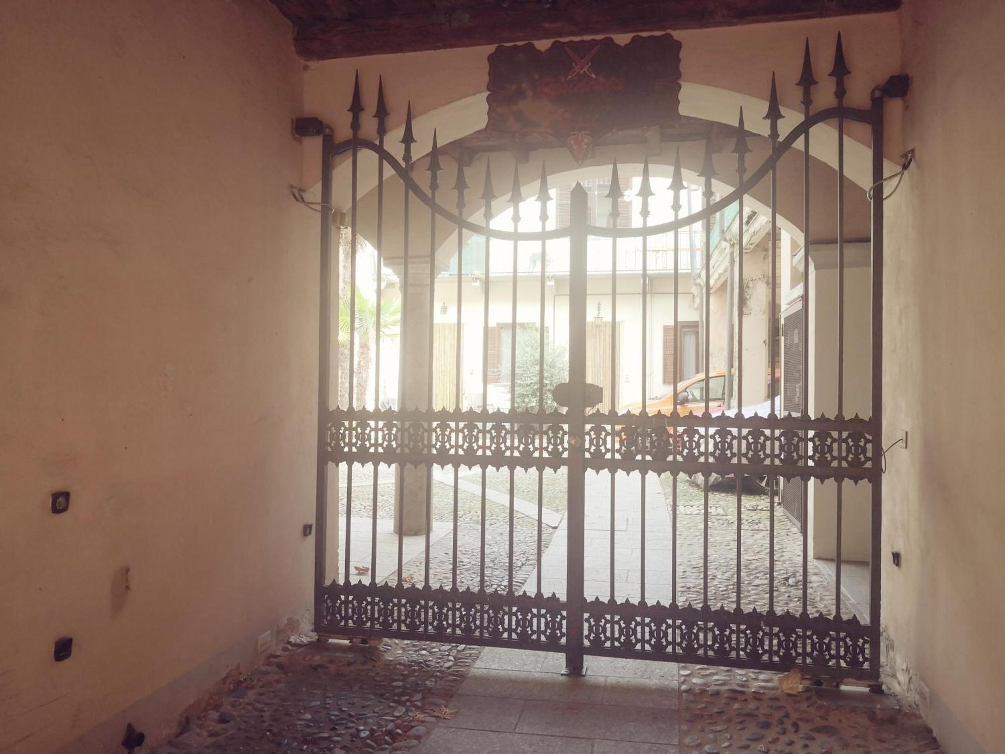 Residenza Esse Villa Angera Eksteriør bilde