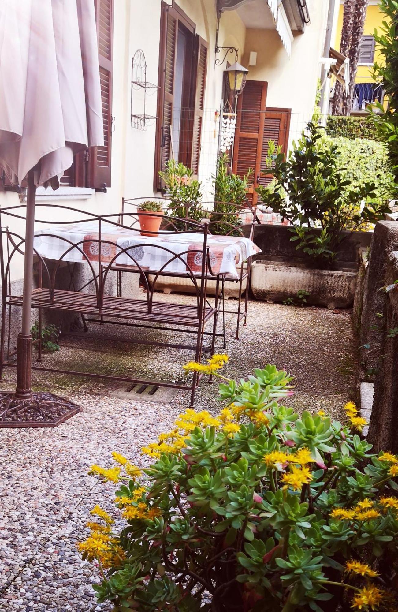Residenza Esse Villa Angera Eksteriør bilde